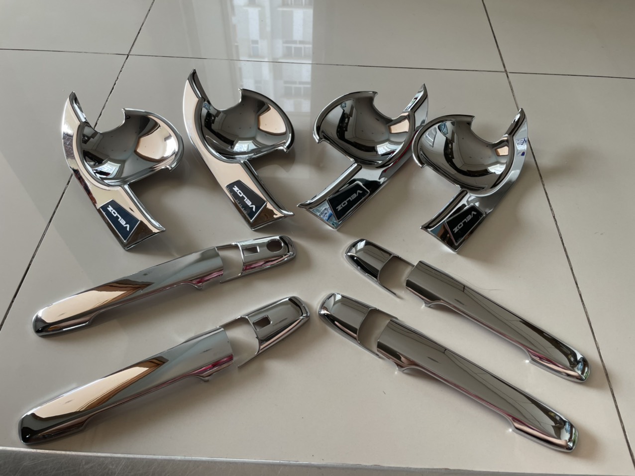 Ốp Tay Nắm, Hõm Cửa Xe Toyota Veloz 2022-2023 Mẫu Mạ Crom Sáng Bóng Cao Cấp