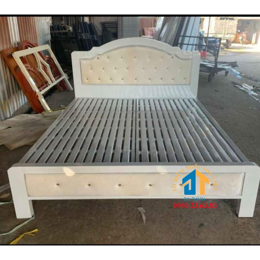 Giường sắt hộp cao cấp màu trắng kem kích thước ngang 1m6x2m