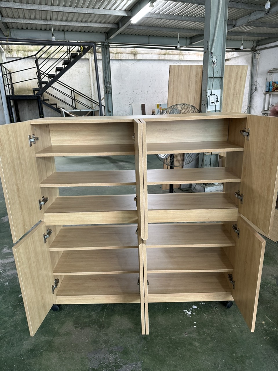 Kệ giày dép lớn gia đình và văn phòng Tundo 1m2 x 1m2, gỗ công nghiệp màu tự nhiên