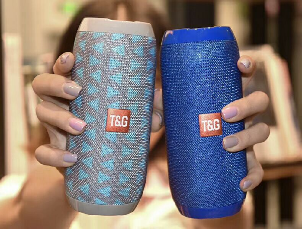 Loa Bluetooth di động Loa siêu trầm không dây Bass Loa ngoài trời chống nước Boombox Màng kép Cuộc gọi thẻ chất lượng cao Màu sắc: Đen