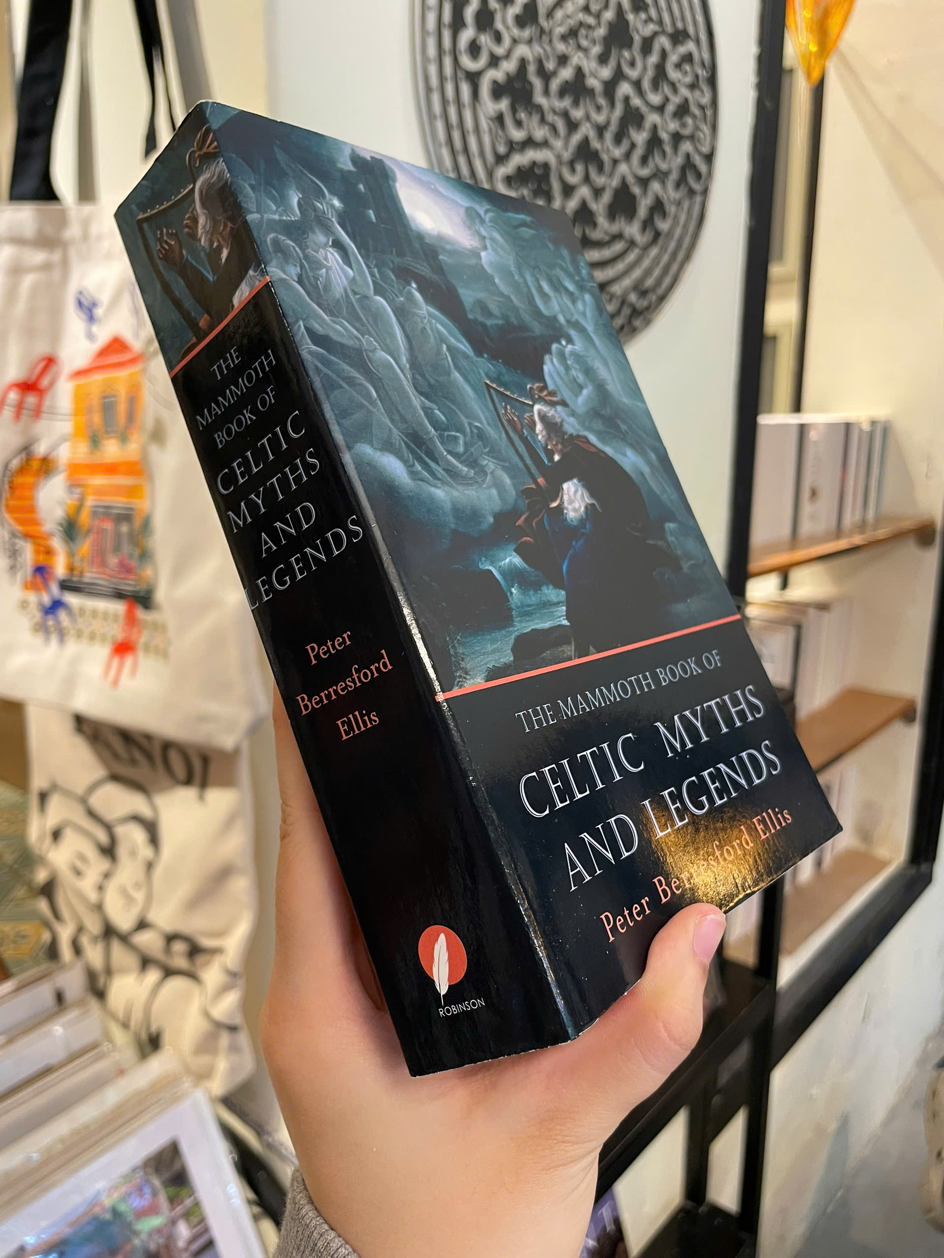 Sách - The Mammoth Book of Celtic Myths and Legends by Peter Berresford Ellis - Mythology/History