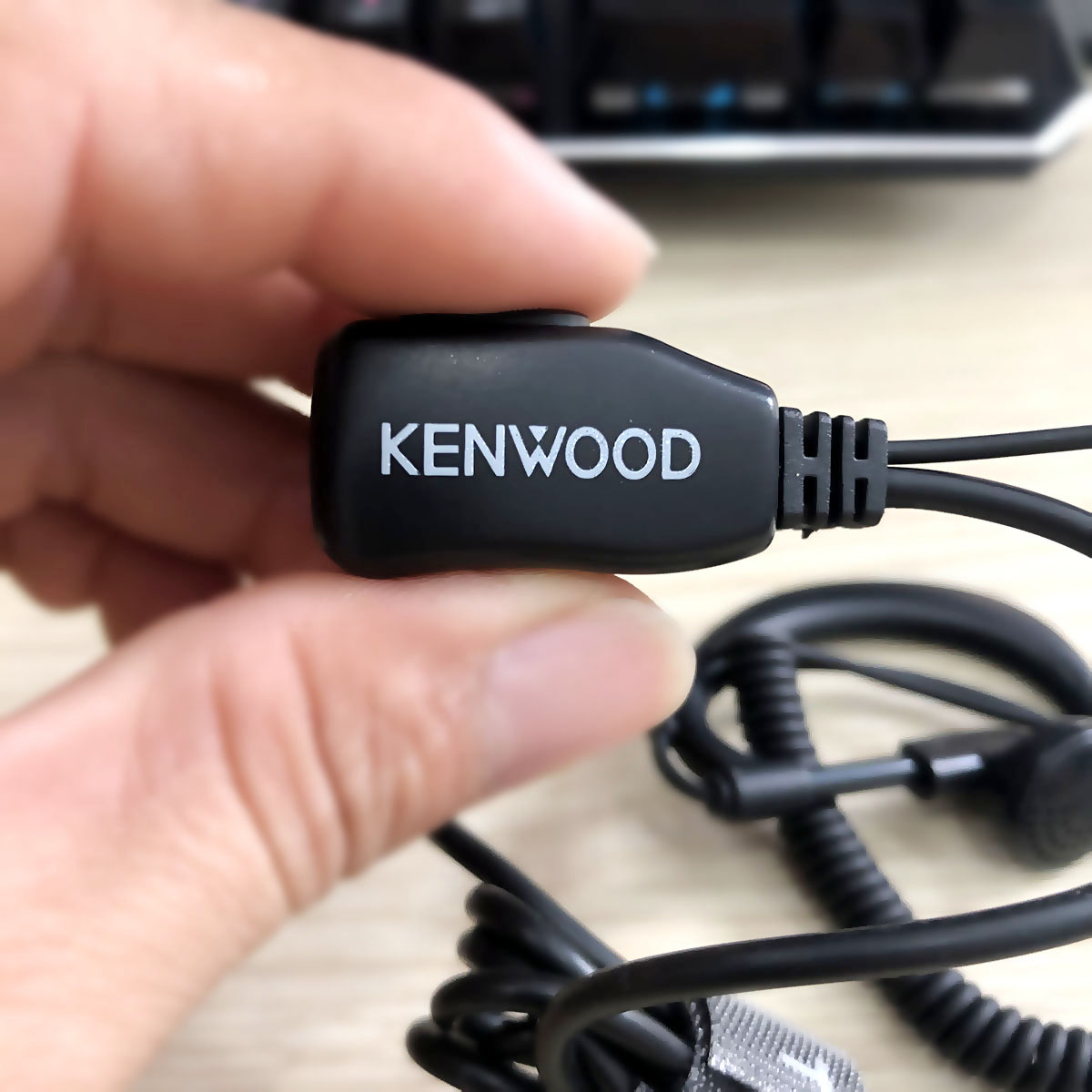 Bộ đàm Kenwood TK-660  + Tai nghe bộ đàm Kenwood | Máy bộ đàm Kenwood công suất lớn, cự ly liên lạc xa, thời lượng pin lâu - Hàng nhập khẩu