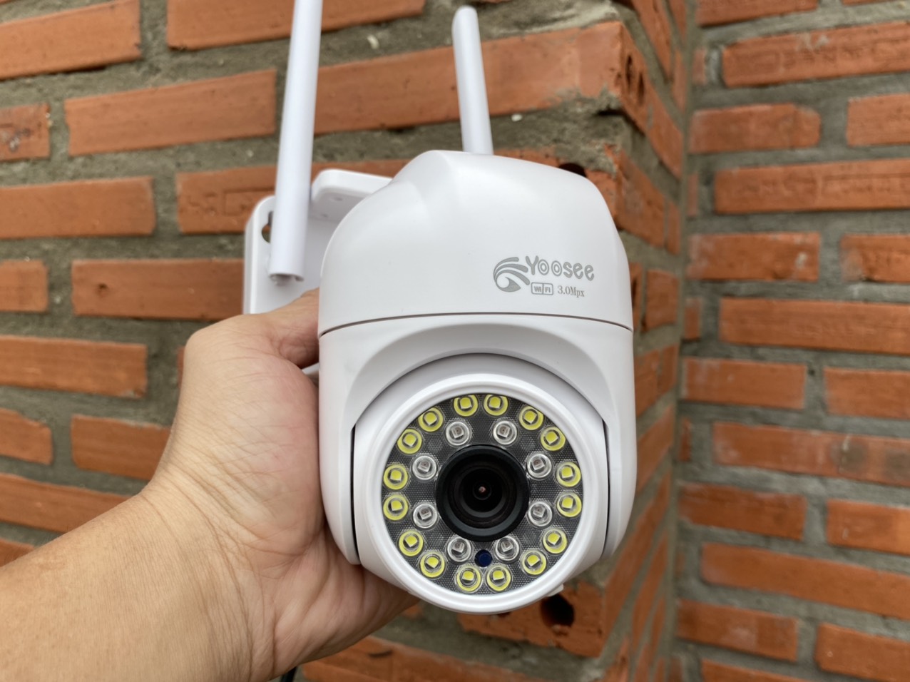 Camera Wifi ngoài trời Yoosee PTZ 2 Râu Full HD 1080P đàm thoại 2 chiều - Ban đêm có màu - Hàng Nhập Khẩu