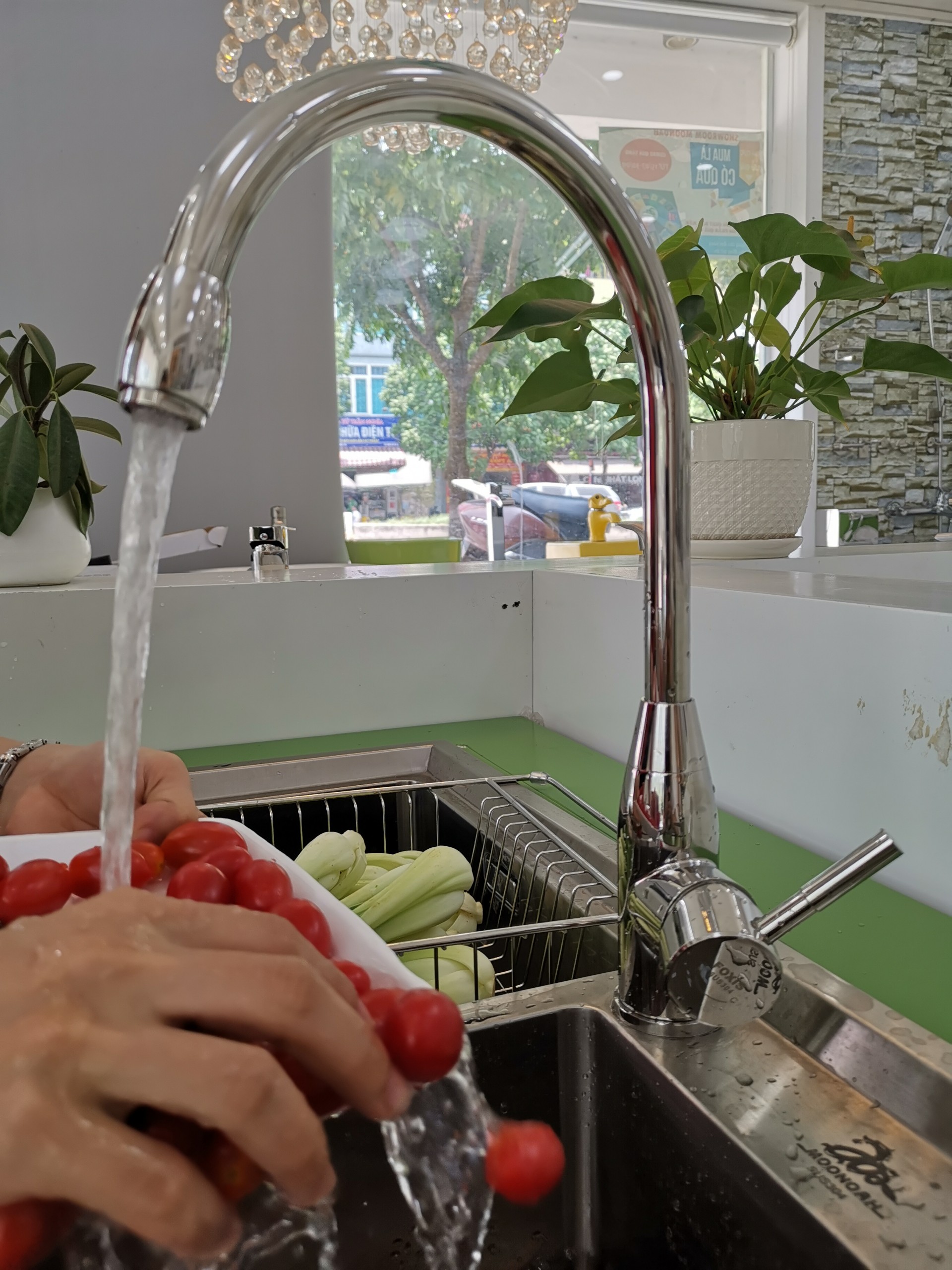 Vòi rửa bát inox 304  bóng gương
