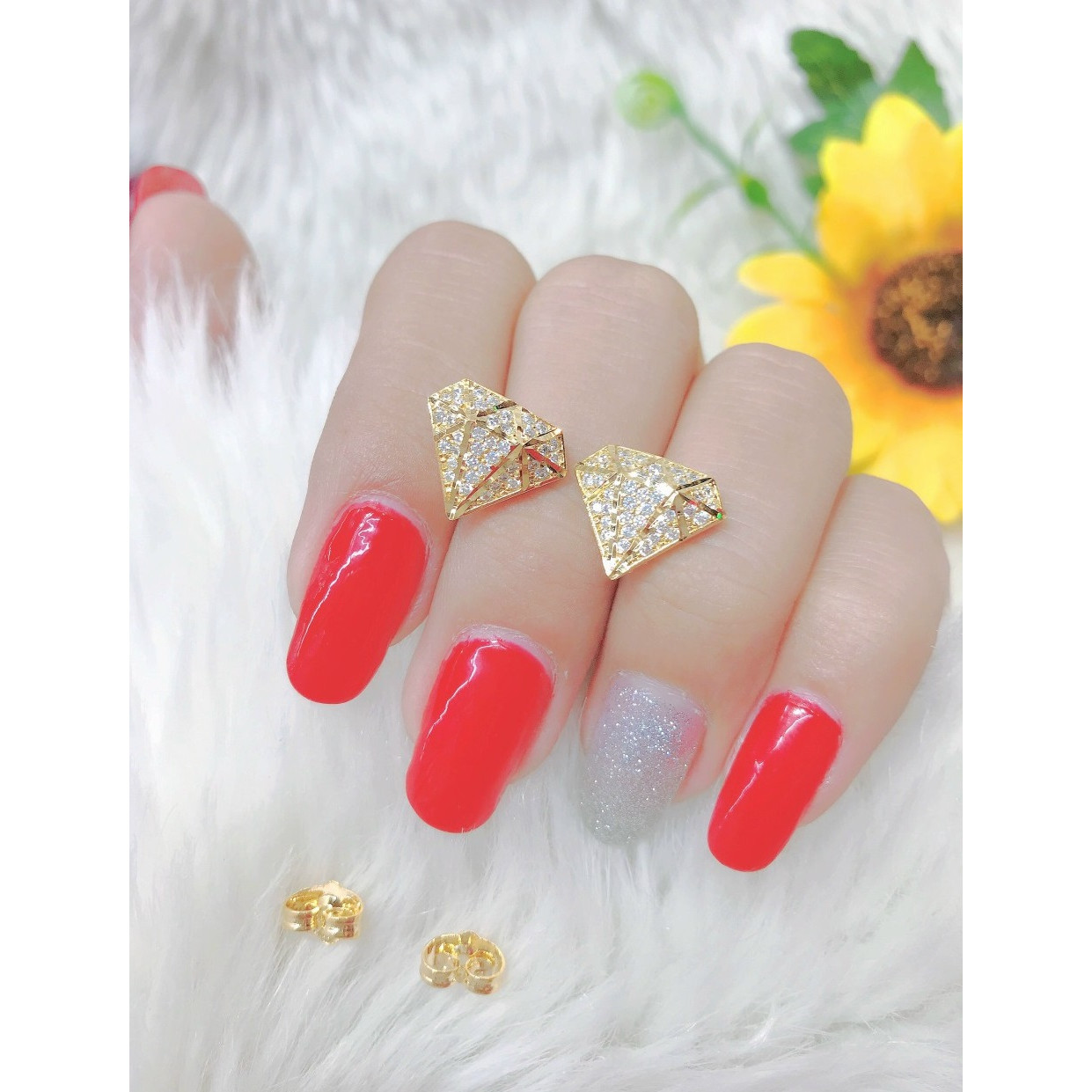 Đôi Bông Tai Nữ Mạ Vàng Hình Kim Cương Mẫu 04.0705