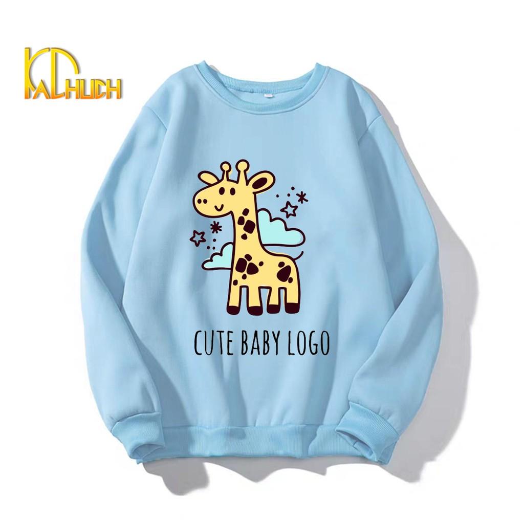 ÁO SWEATER IN CHÚ HƯƠU CAO CỔ DỄ THƯƠNG