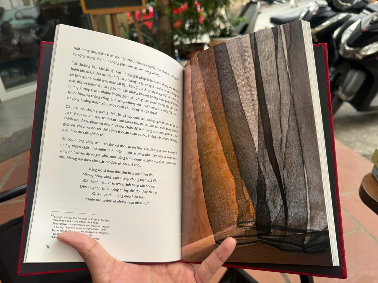 (Bìa vải, In màu) SUY TƯ KIẾN TRÚC – Peter Zumthor – NXB Xây Dựng