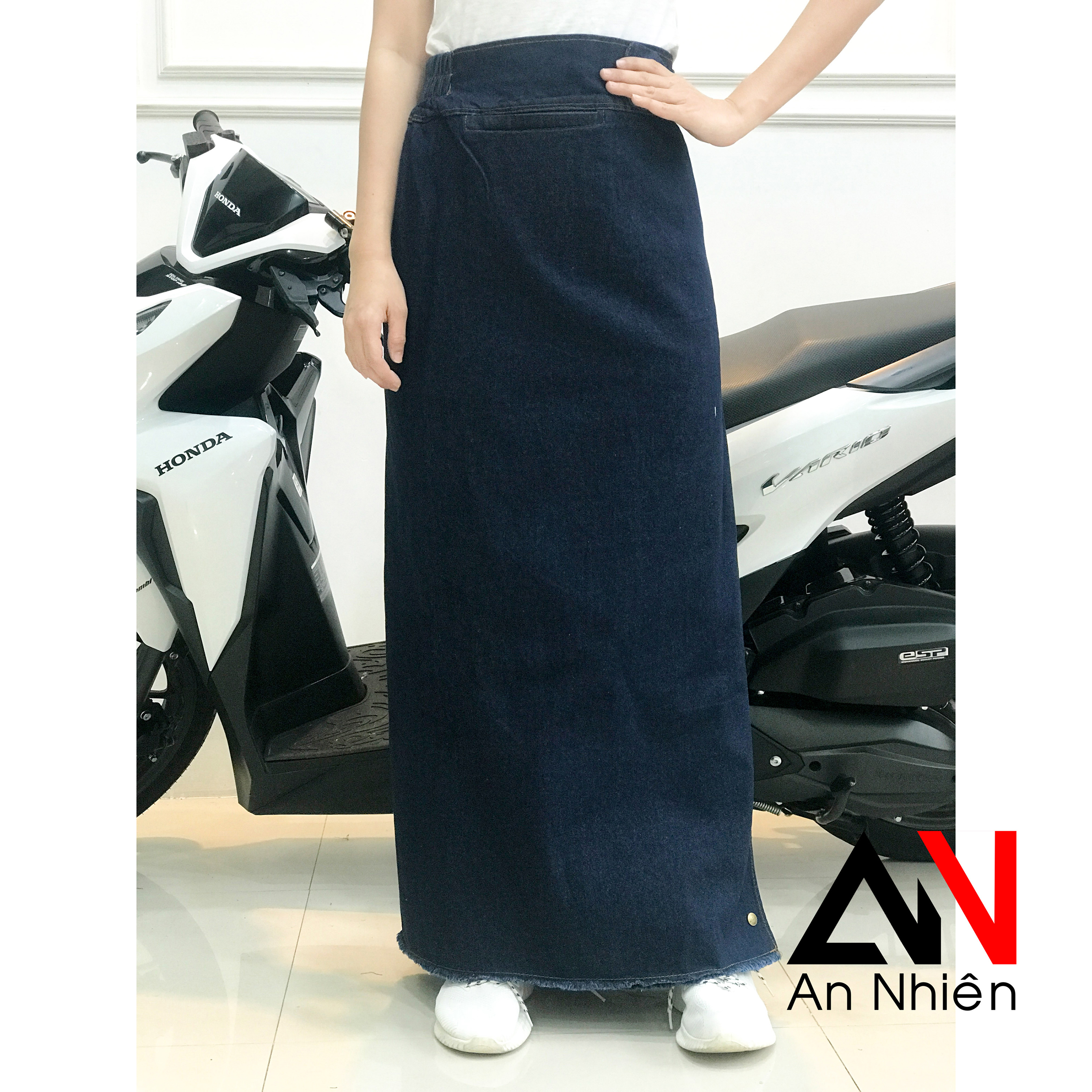 Váy chống nắng xẻ tà chất jean trơn cao cấp mềm mại dày dặn xòe rộng dài cố định bằng miếng dán kết hợp với nút bấm