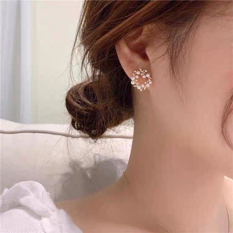 Bông tai tròn hình vòng hoa nguyệt quế - khuyên tai tròn đính đá tiểu thư