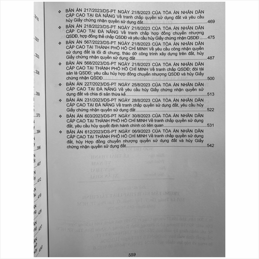 Tuyển Tập Các Bản Án Của Tòa Án Nhân Dân Cấp Cao về Quyền Sử Dụng Đất và Tài Sản Gắn Liền Với Đất (Dành cho Thẩm phán, Thẩm tra viên, Hội thẩm, Kiểm sát viên, Luật sư và các học viên tư pháp) - TS. Trần Văn Hà (V2445A)