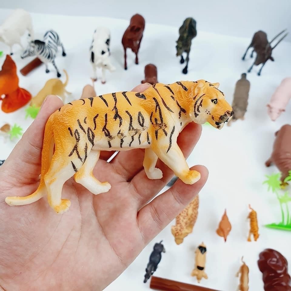 Bộ đồ chơi mô hình con vật, động vật hoang dã kèm tiểu cảnh 58 chi tiết có hộp đựng cất gọn, chất liệu bằng nhựa, cầm vừa tay cho bé, cho bé nhận biết các con vật
