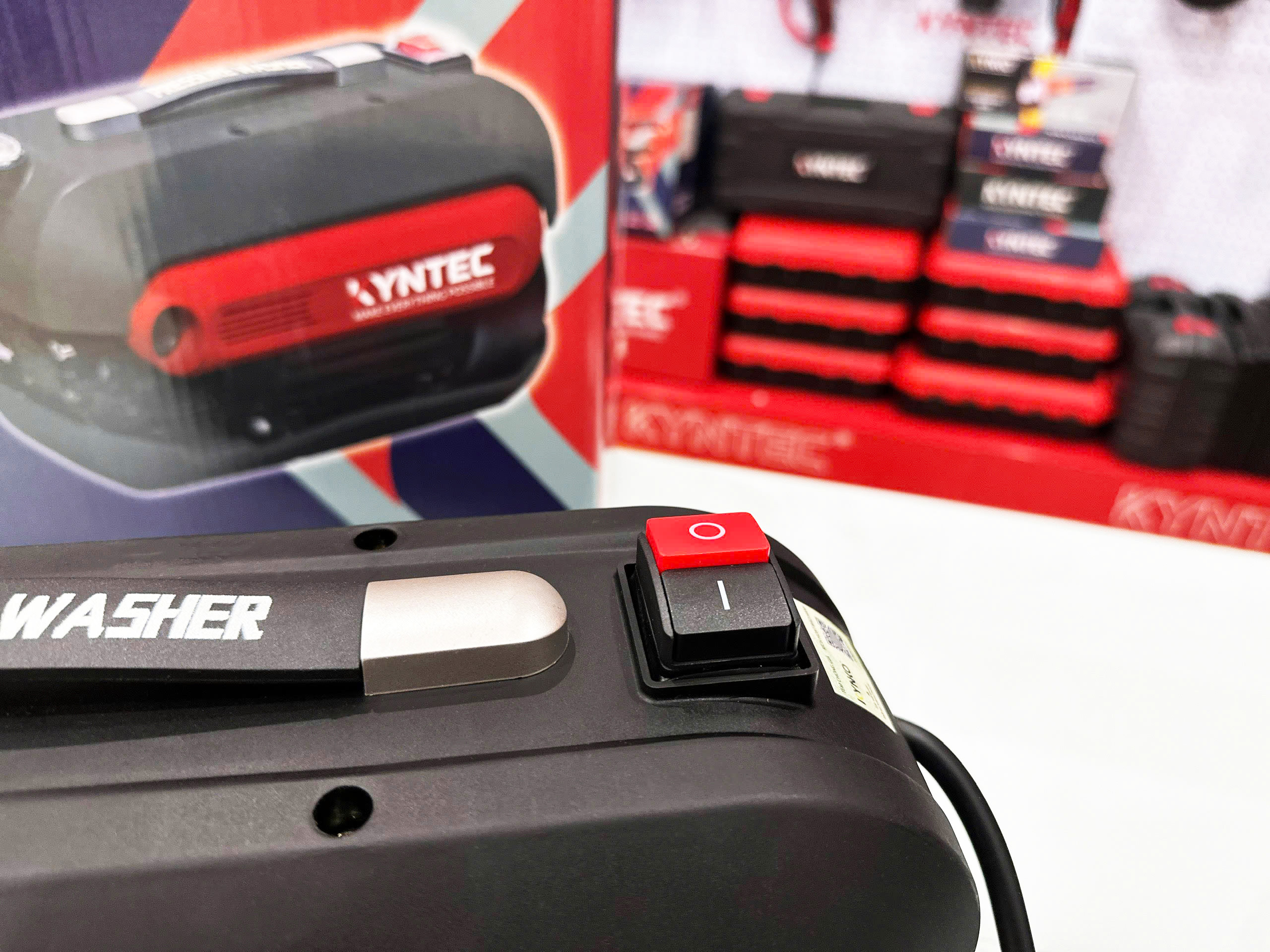 Máy rửa xe áp lực cao nhập khẩu chính hãng Kynko Kyntec KTW - 10 siêu bền