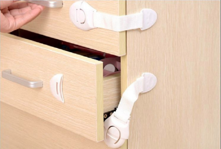 Dụng cụ khóa tủ lạnh, ngăn kéo an toàn cho bé _ Hàng nội địa Nhật Bản.