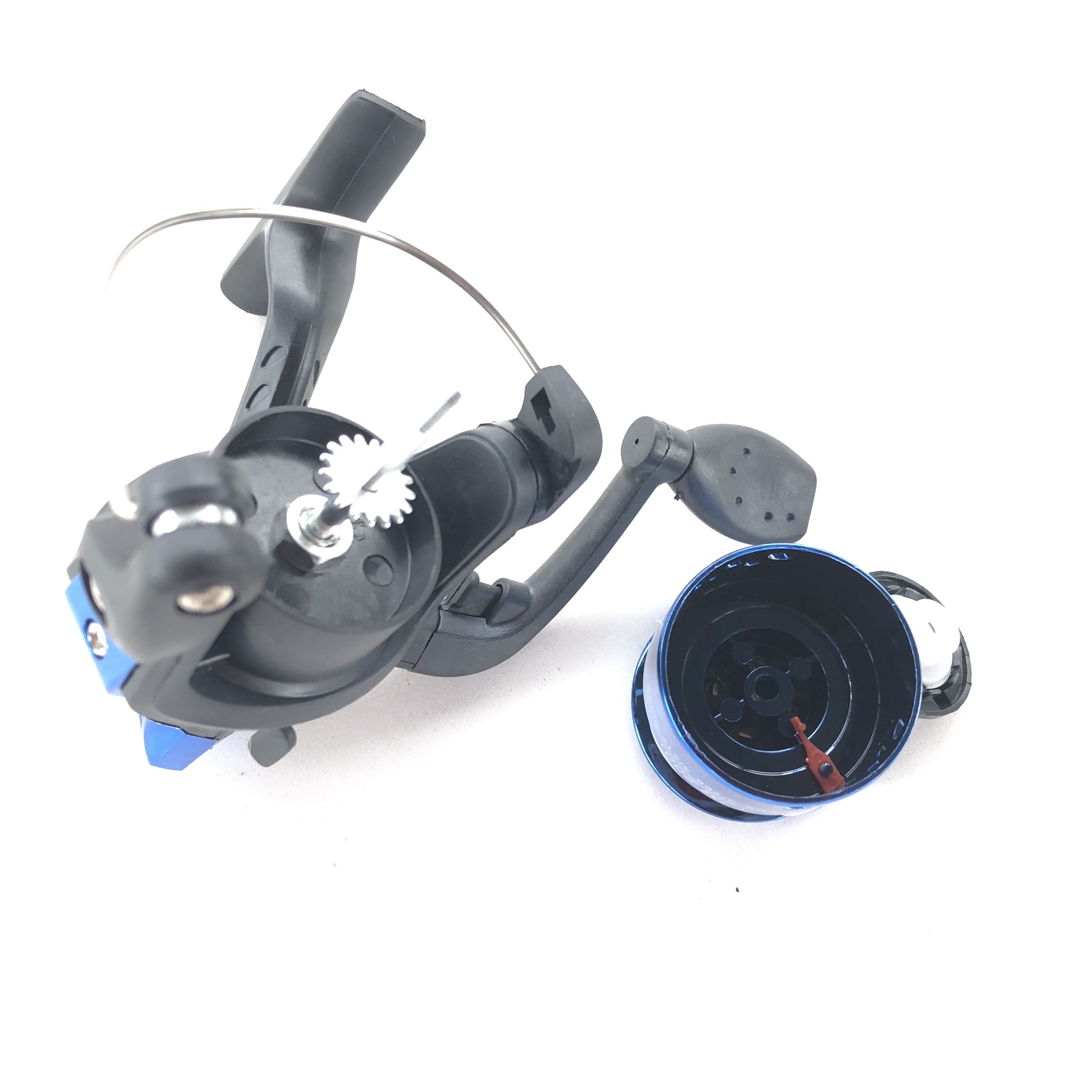 Máy câu cá mini kèm 80m dây cước cuốn sẵn. Phụ kiện câu cá chuyên nghiệp, gọn nhẹ, dễ dàng mang theo và tháo lắp khi cần thay thế.