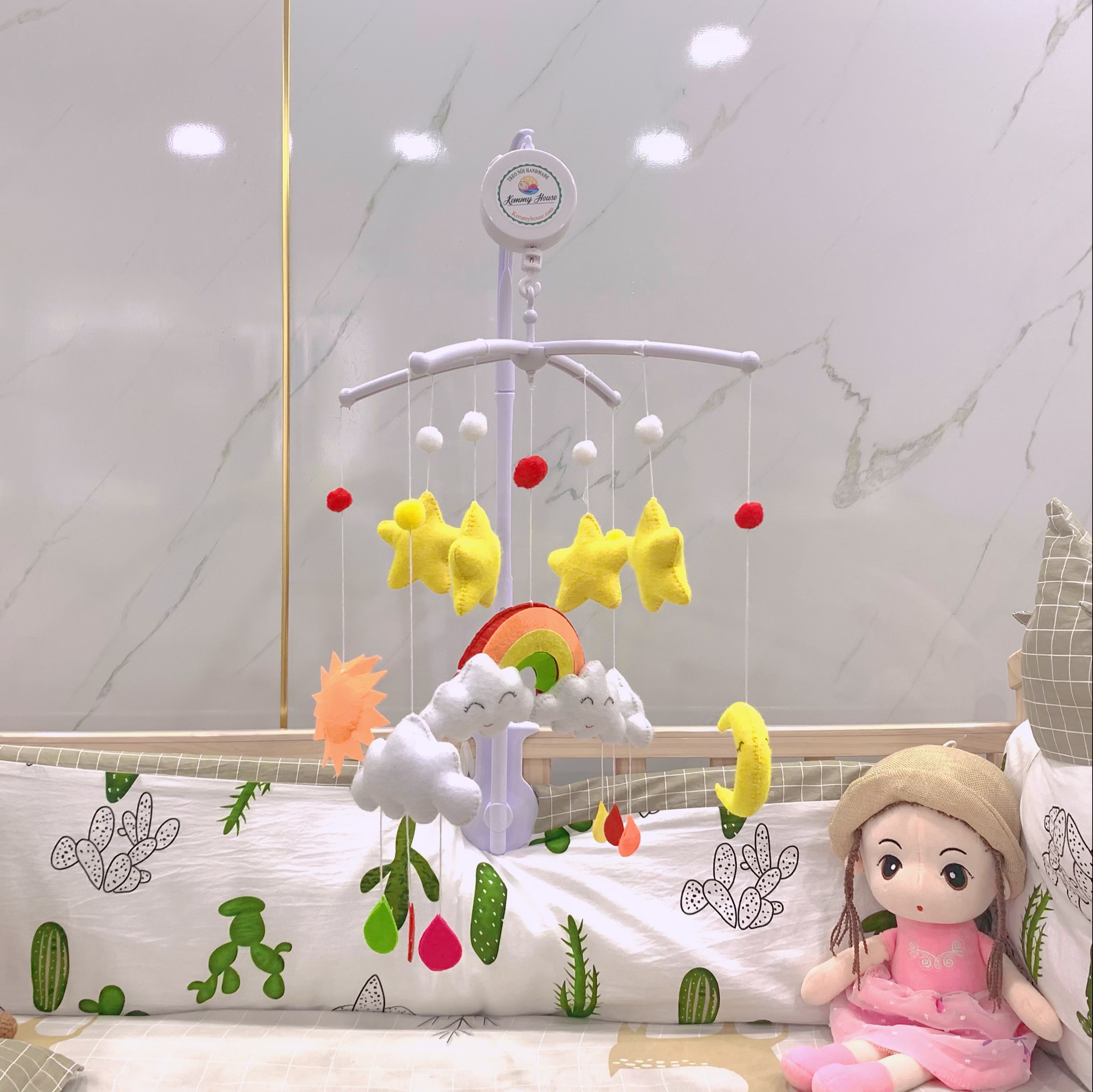 Treo nôi handmade màu sắc bầu trời  kích thích thị giác cho bé