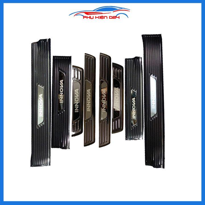 Bộ nẹp bước chân trong ngoài vân Cacbon xe Innova 2017-2018-2019-2020 chống trầy làm đẹp ô tô