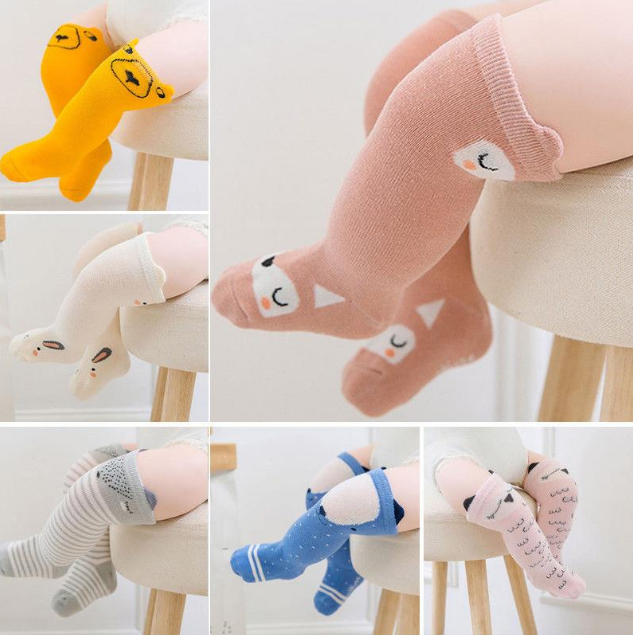 Một đôi tất / vớ  Hug elephant cao cổ đến đầu gối  loại cao cấp đóng túi zip cho bé từ 6 tháng đến 3 tuổi