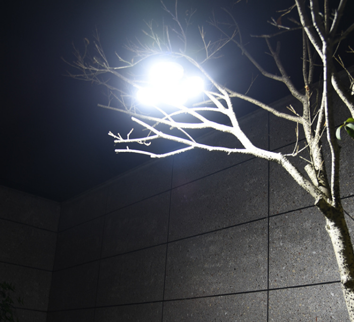 Đèn cắm trại năng lượng mặt trời 4 lá gấp tích hợp pin sạc