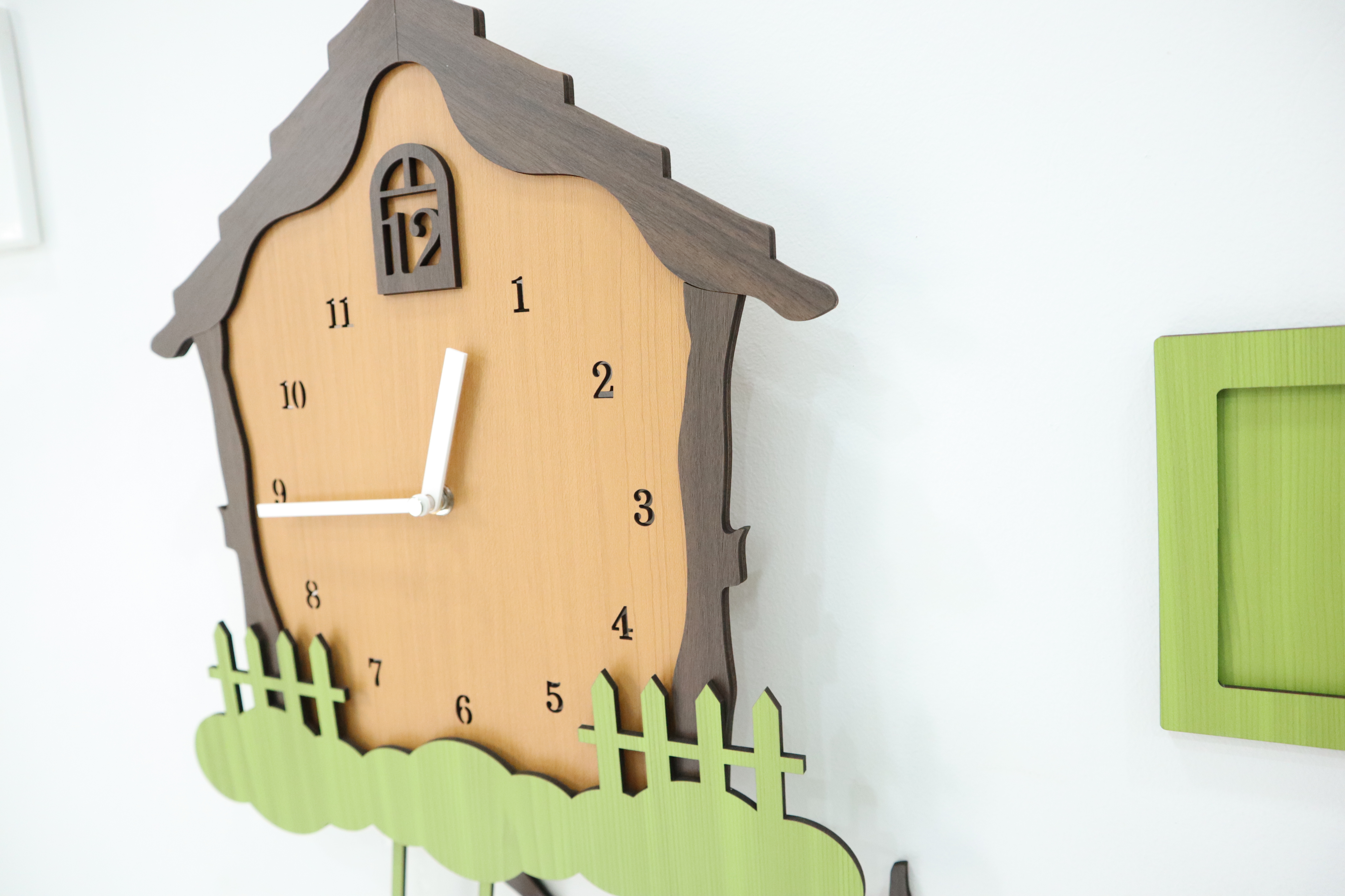 Đồng hồ treo tường cậu bé xích đu bằng quả lắc - Wall clock