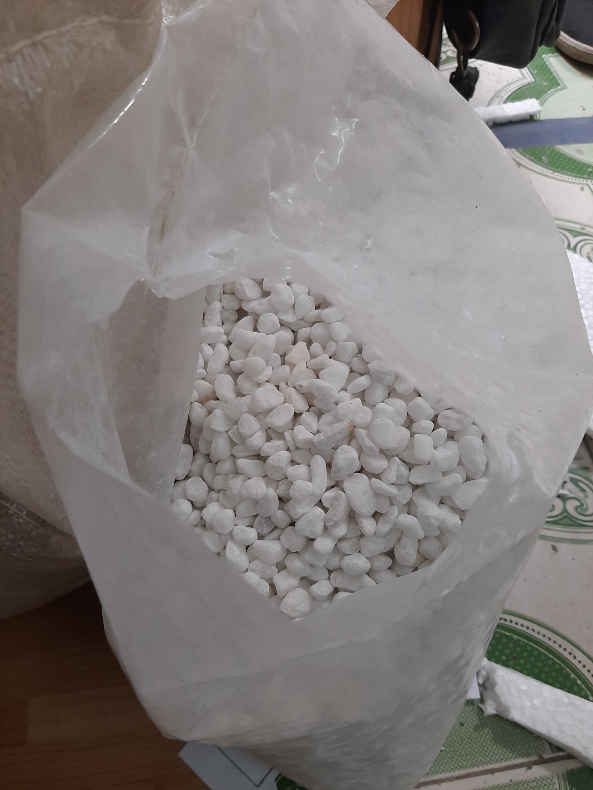 Đá mài trắng trang trí bể cá
