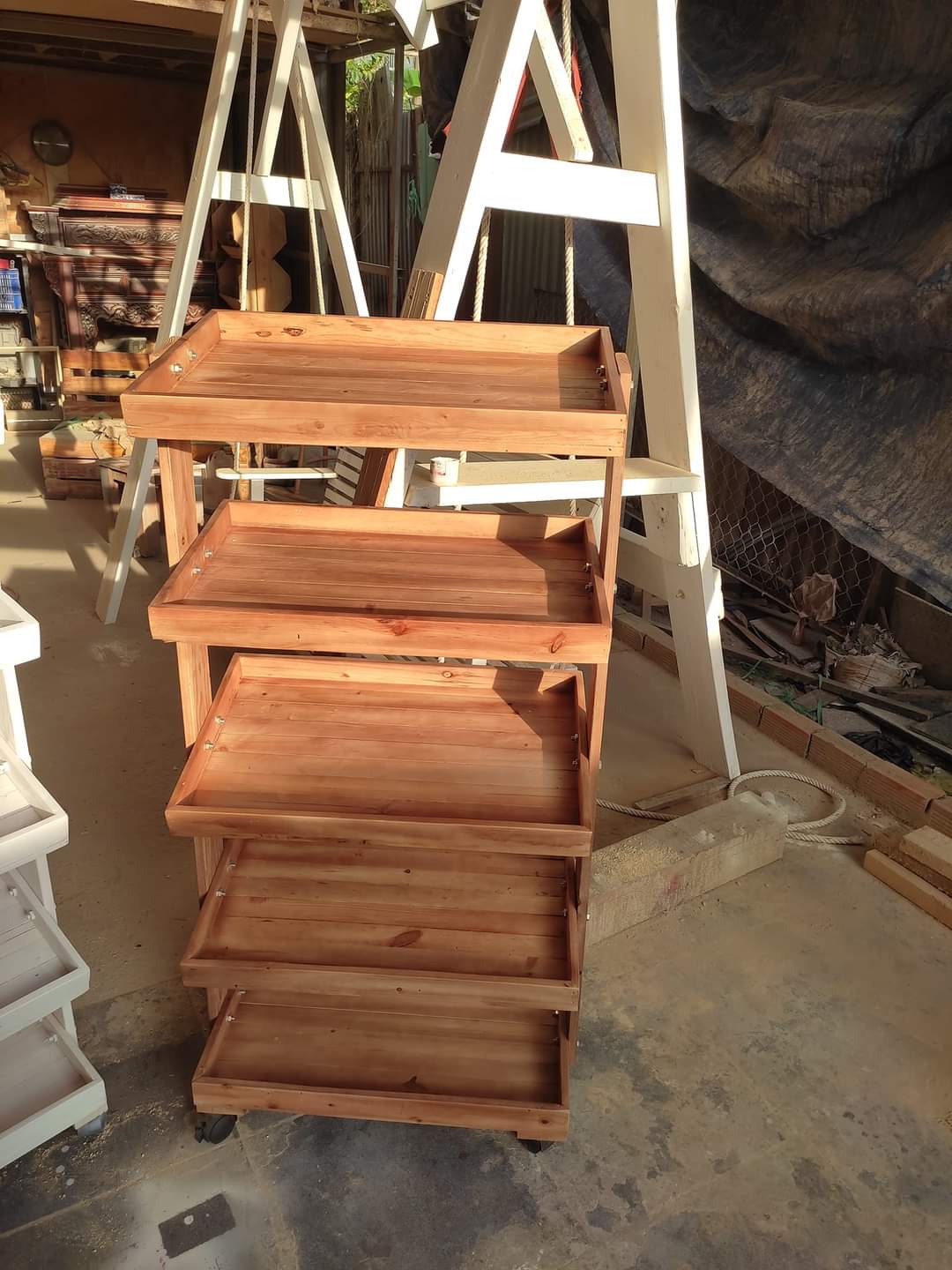 Kệ trưng bày sản phẩm và rau củ 5 tầng từ gỗ thông
