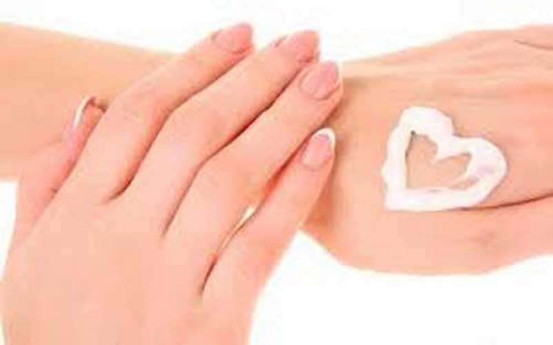 Sữa dưỡng da tay và dưỡng da toàn thân White Rain Aloe Vera Lotion 499ml - USA