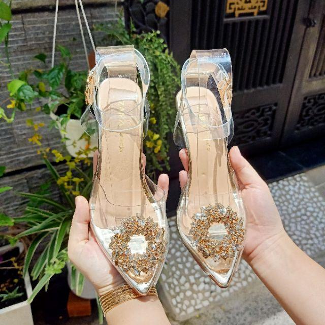 Giày cao gót trong suốt đính đá hoa mai vàng D160