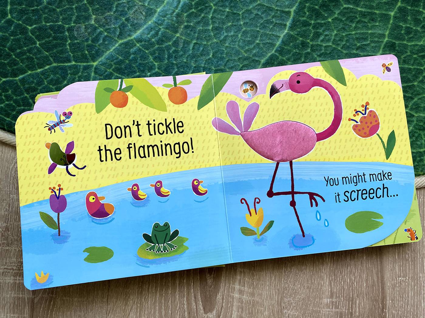 Sách âm thanh - Don't Tickle the Crocodile!