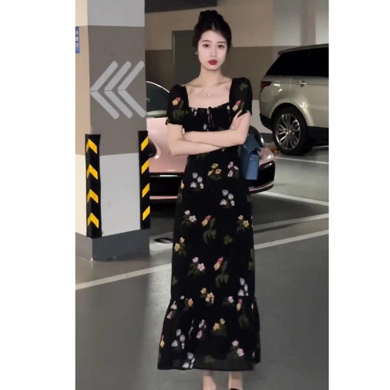 DONGSHOP Pháp Vintage vuông cổ in tay áo ngắn đuôi cá đầm nữ tính siêu tiên váy dài màu đen hoa chiffon đầm