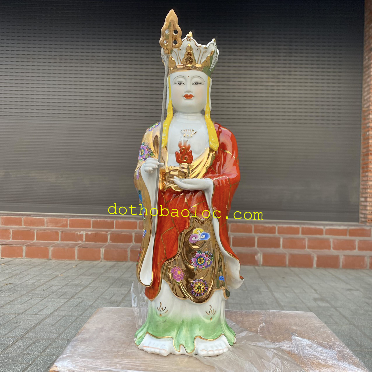 Tượng Địa Tạng Vương Bồ Tát đứng bằng sứ cao 44cm