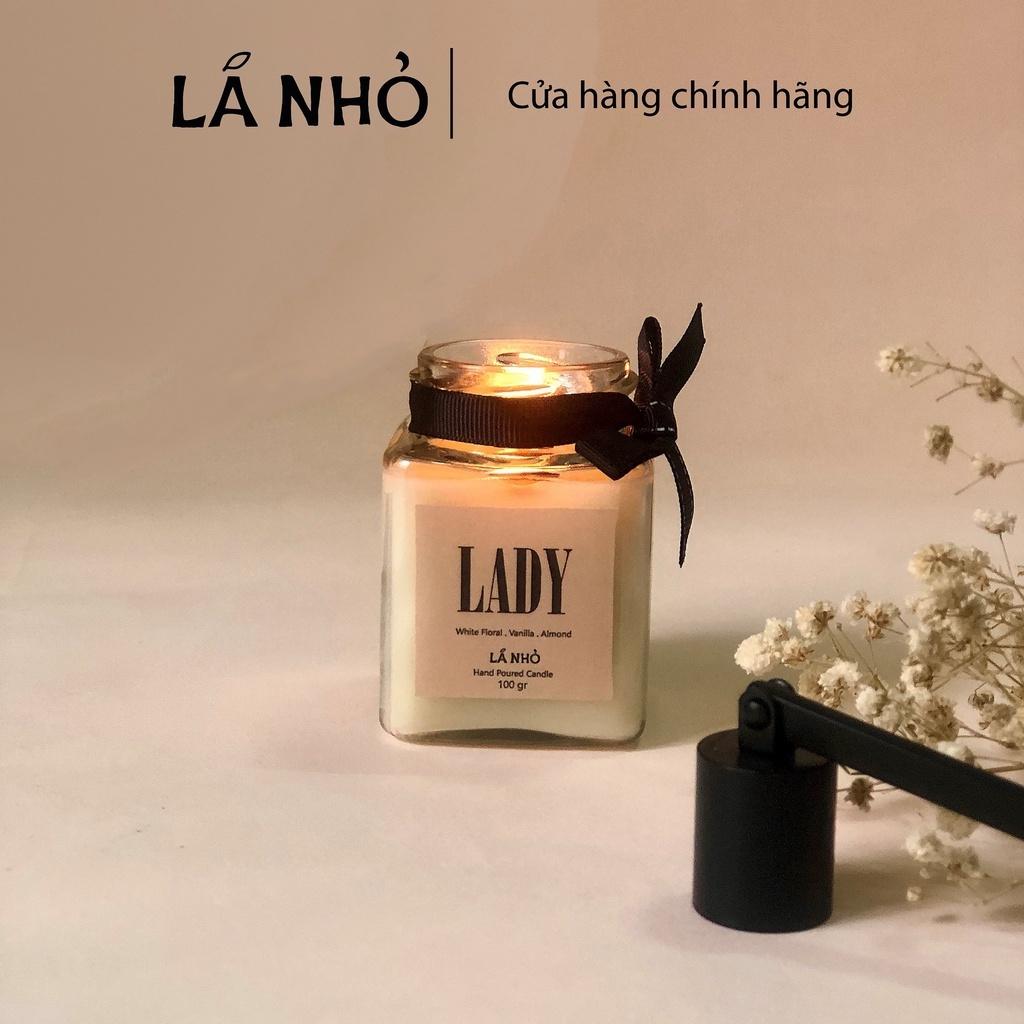 - Nến thơm LÁ NHỎ - Lady ( White Floral - Vanilla - Almond) - Tinh tế - Quyến rũ - Ngọt ngào