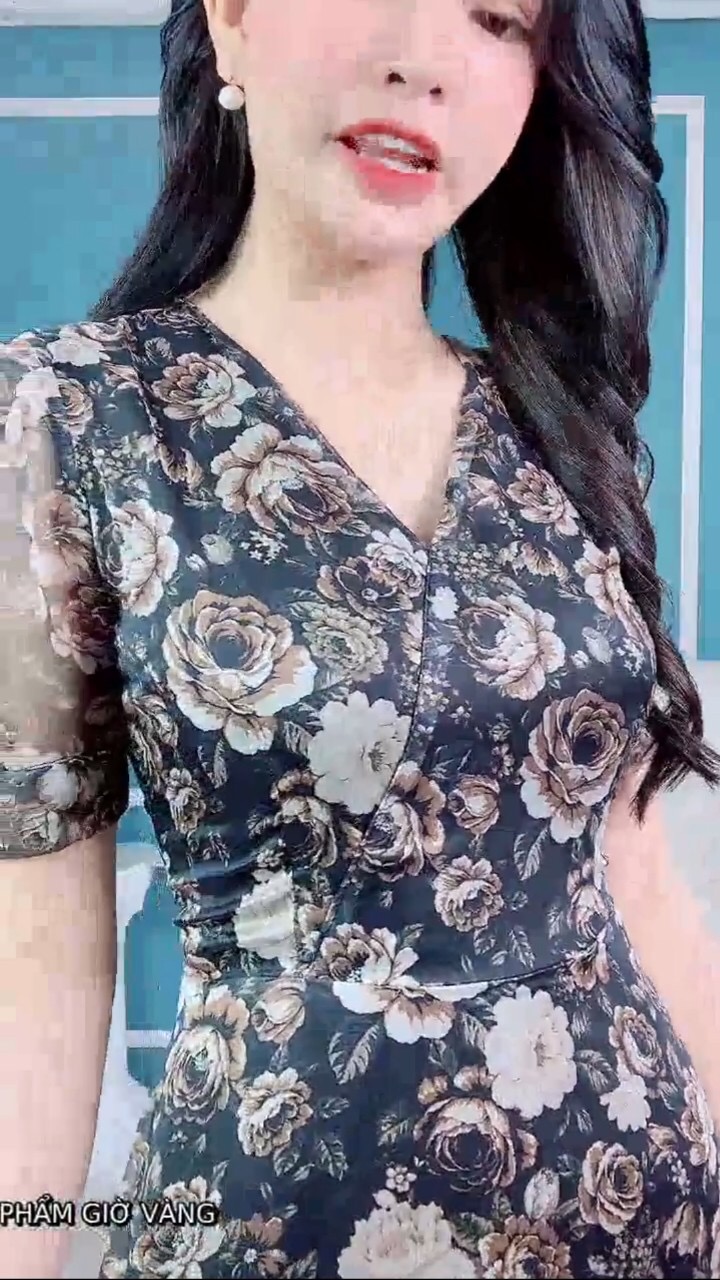 Đầm hoa nhí cổ V