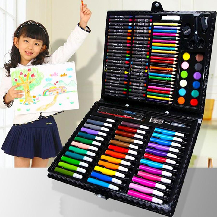 Hộp bút màu vẽ tranh, tô màu cho bé trai và bé gái thỏa sức sáng tạo với đam mê mỹ thuật gồm nhiều loại màu: màu nước, màu chì, màu dạ và các phụ kiện học tập 150 chi tiết (Kèm hộp đựng)