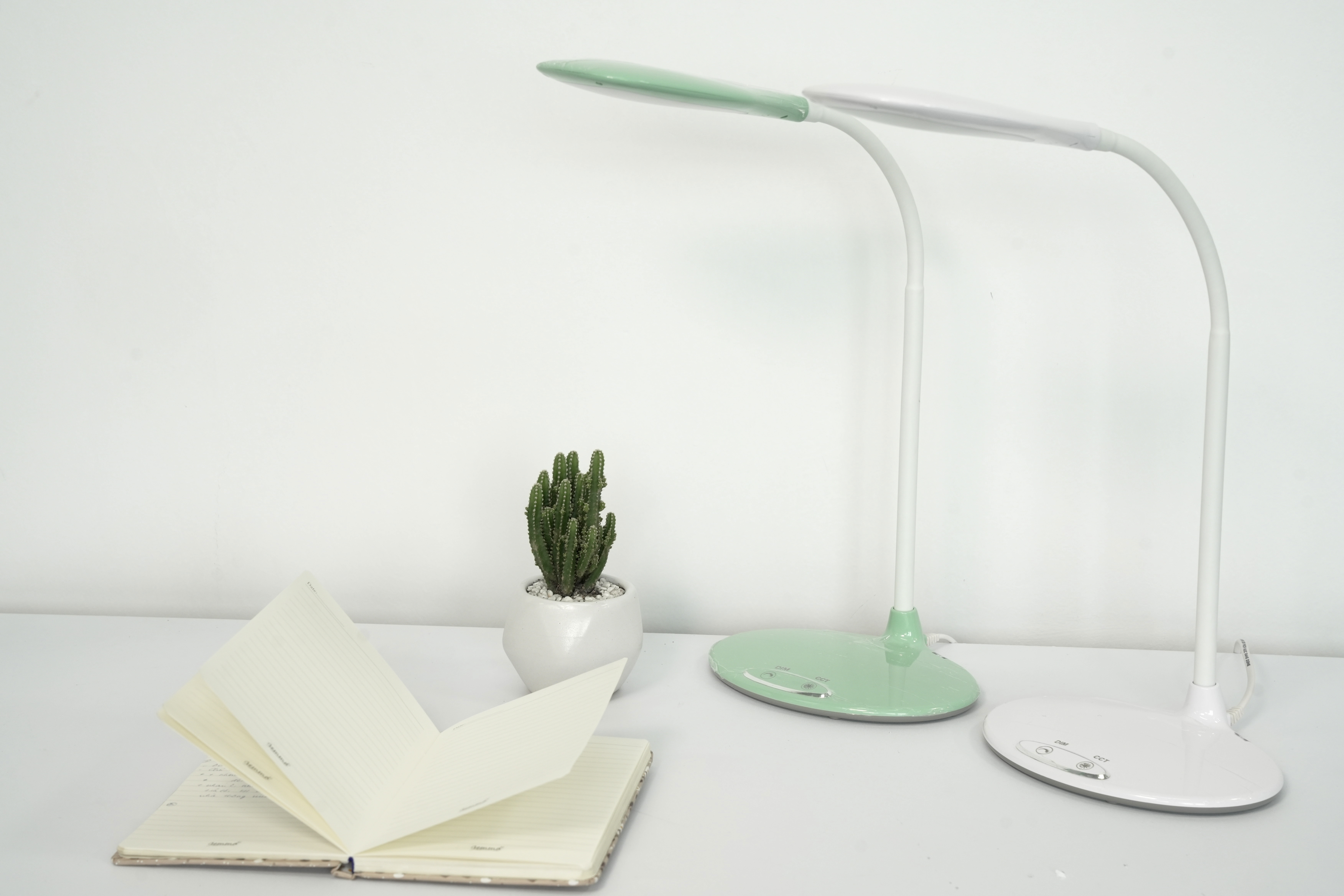 Đèn bàn học Rạng Đông đèn bàn LED cảm ứng Model RD-RL-21.LED