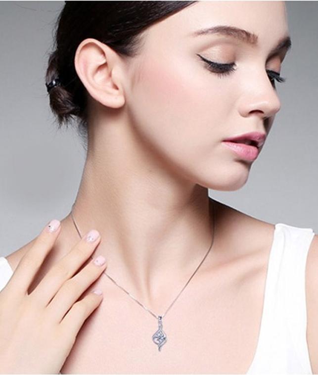 Dây chuyền đính đá kiểu xoắn BHDC98