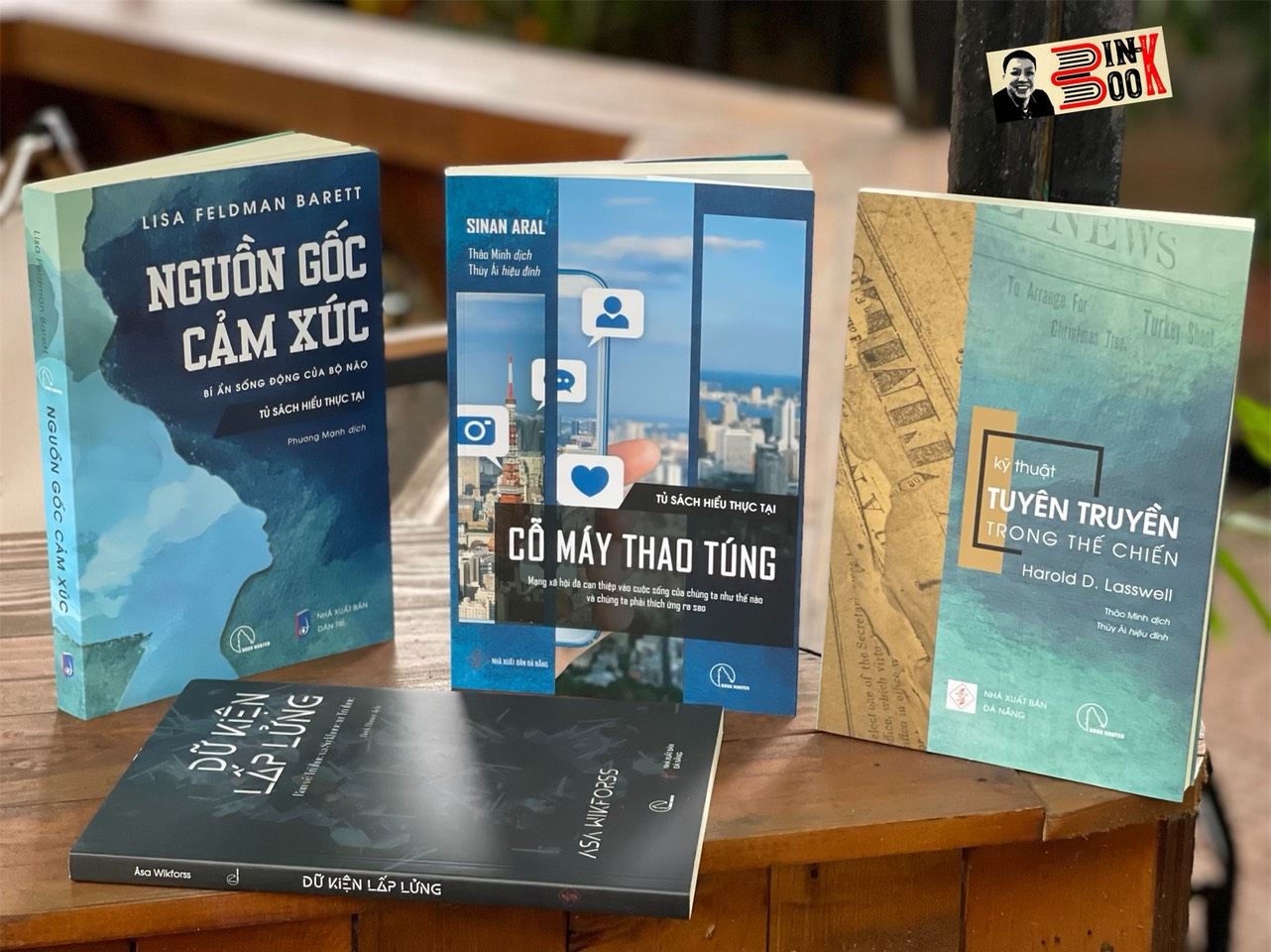 Tủ sách Hiểu Thực Tại Bộ tứ Ma trận truyền thông DỮ KIỆN LẤP LỬNG, CỖ MÁY THAO TÚNG, NGUỒN GỐC CẢM XÚC và KỸ THUẬT TUYÊN TRUYỀN TRONG THẾ CHIẾN  Lyceum