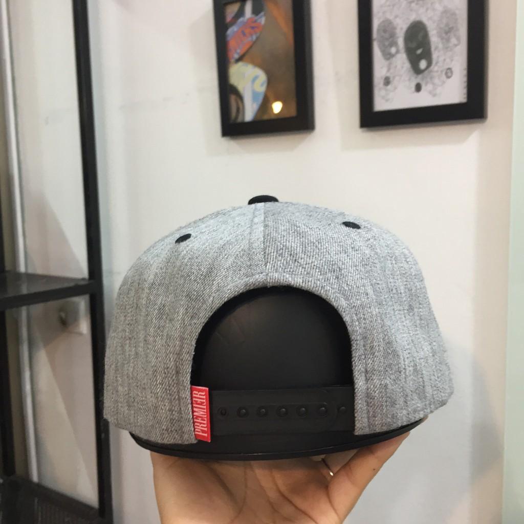 Mũ nón snapback màu xám lưỡi đen