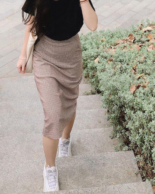 SET ÁO ĐEN + CHÂN VÁY CARO