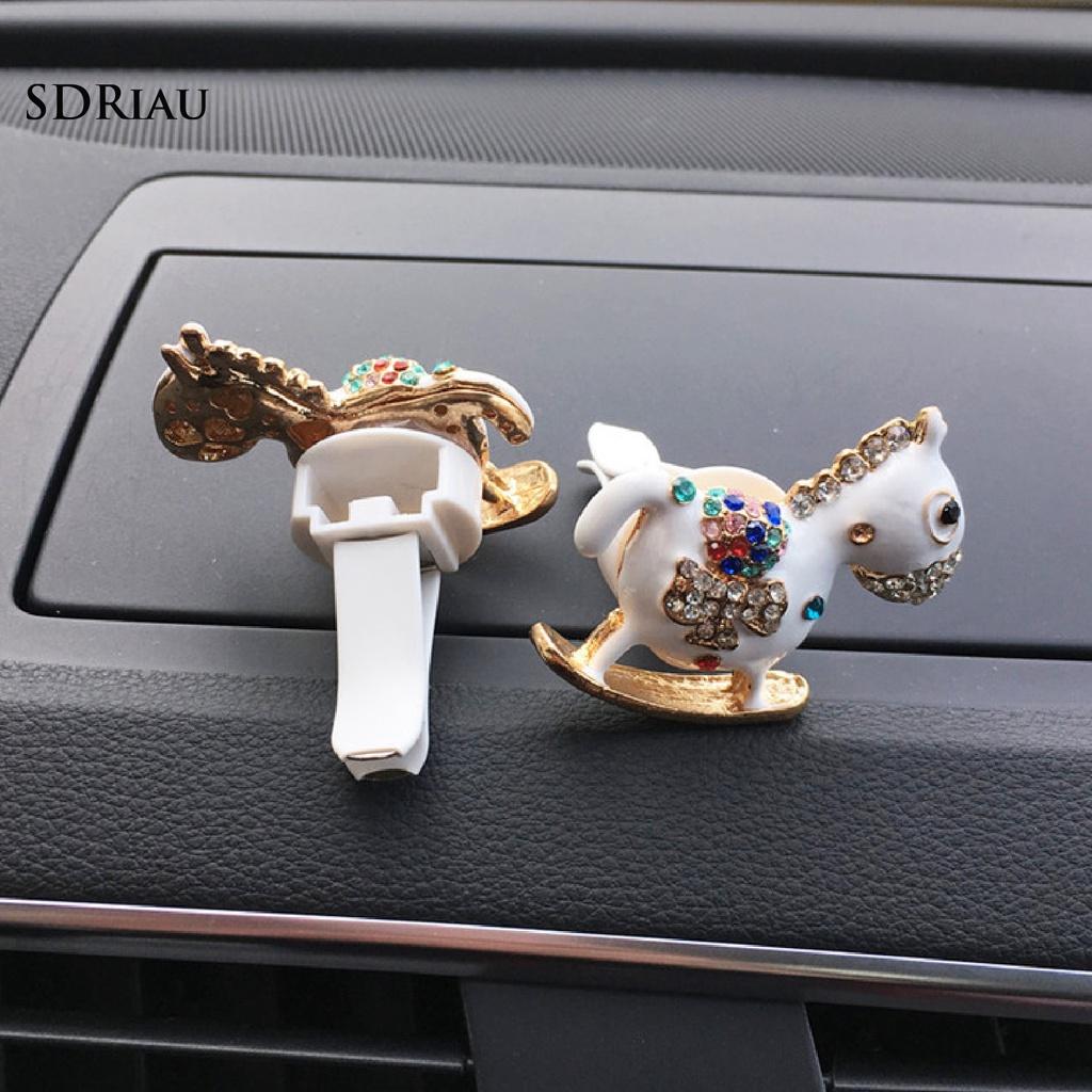 Kẹp Khuếch Tán Nước Hoa Gắn Lỗ Thông Gió Xe Hơi Tiện Dụng