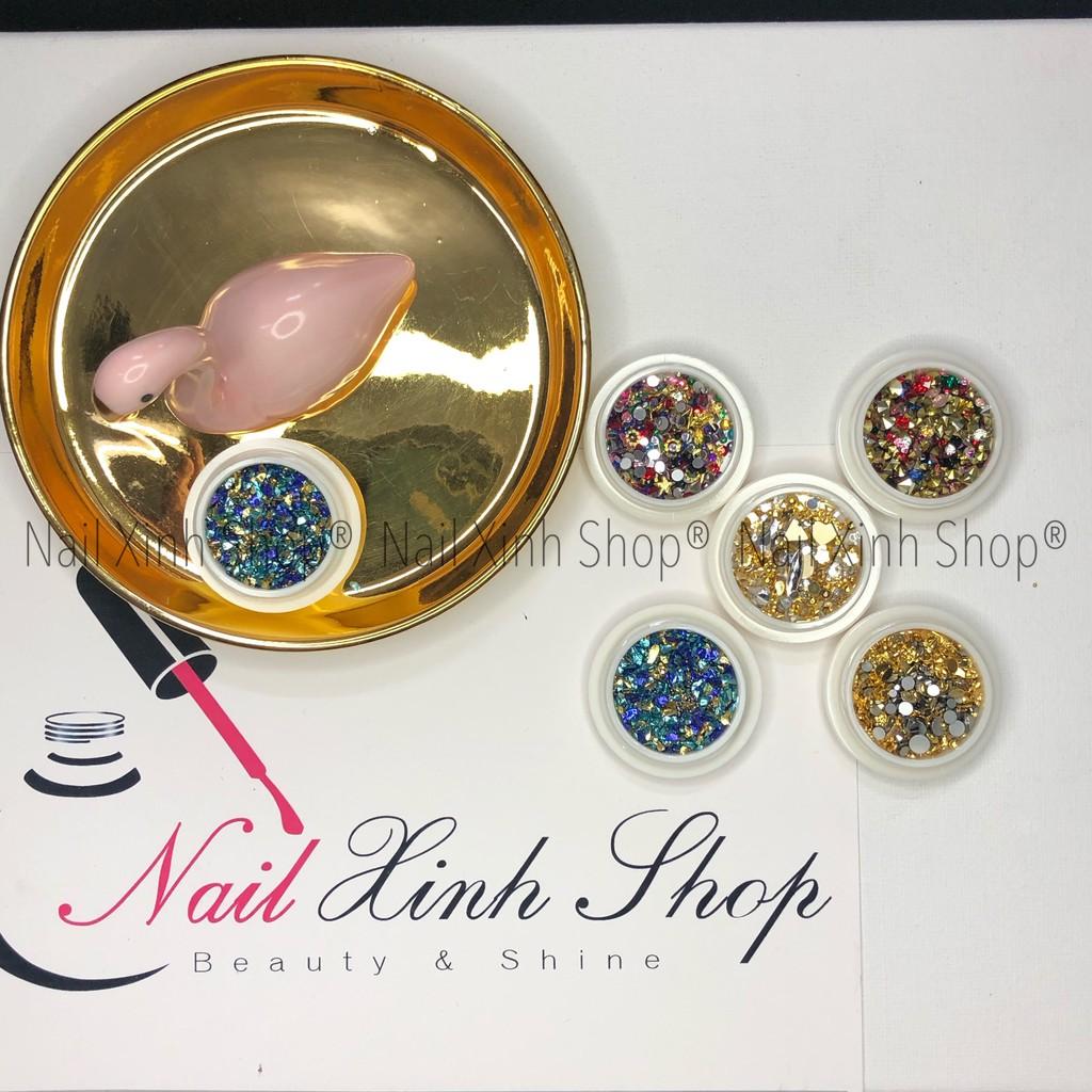 Phụ kiện trang trí móng nail (hộp tròn trắng mix đá & phụ kiện kim loại)