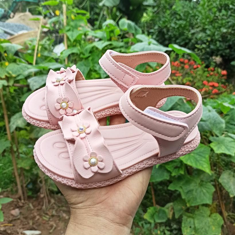 Dép Sandal Bé Gái 1-6 Tuổi Đính Hoa Siêu Nhẹ Đế Êm Chống Trơn Trượt Phong Cách Tiểu Thư Hàn Quốc D58