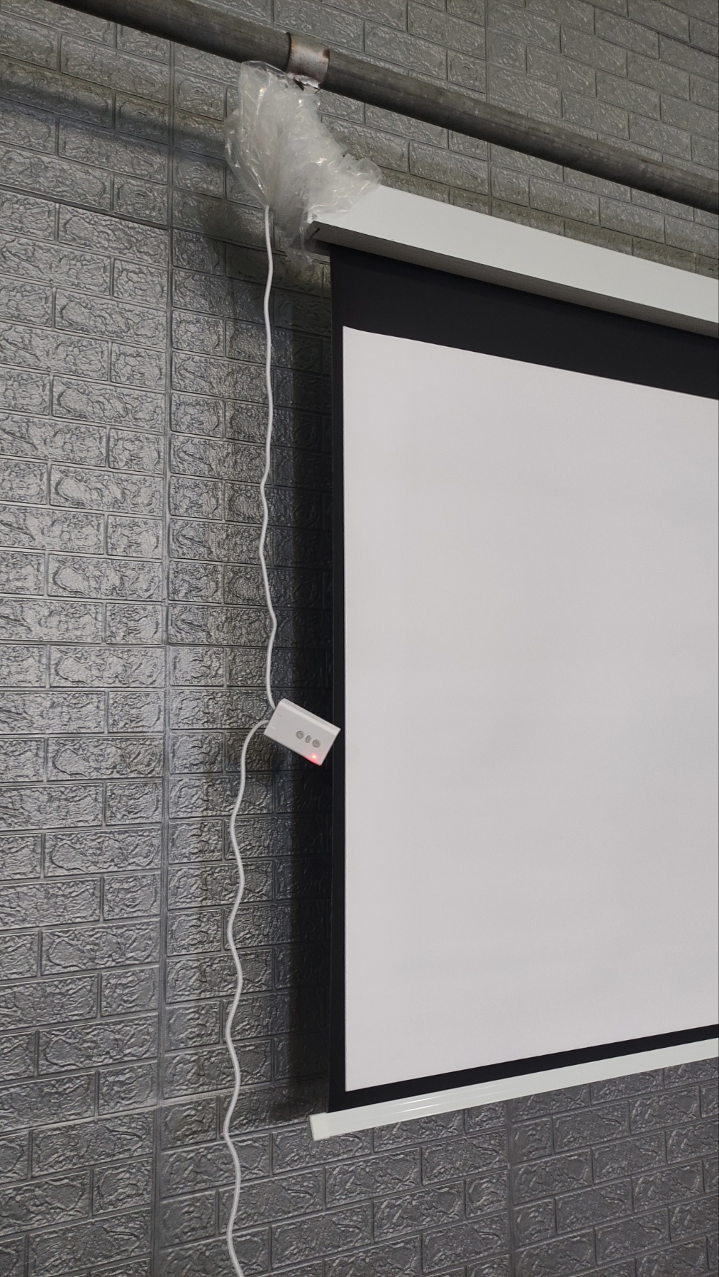 Màn chiếu âm trần ECO-APOLLO đa dạng tỉ lệ kích thước từ 100″ đến 150″ hàng bảo hành 12 tháng - Hàng nhập khẩu