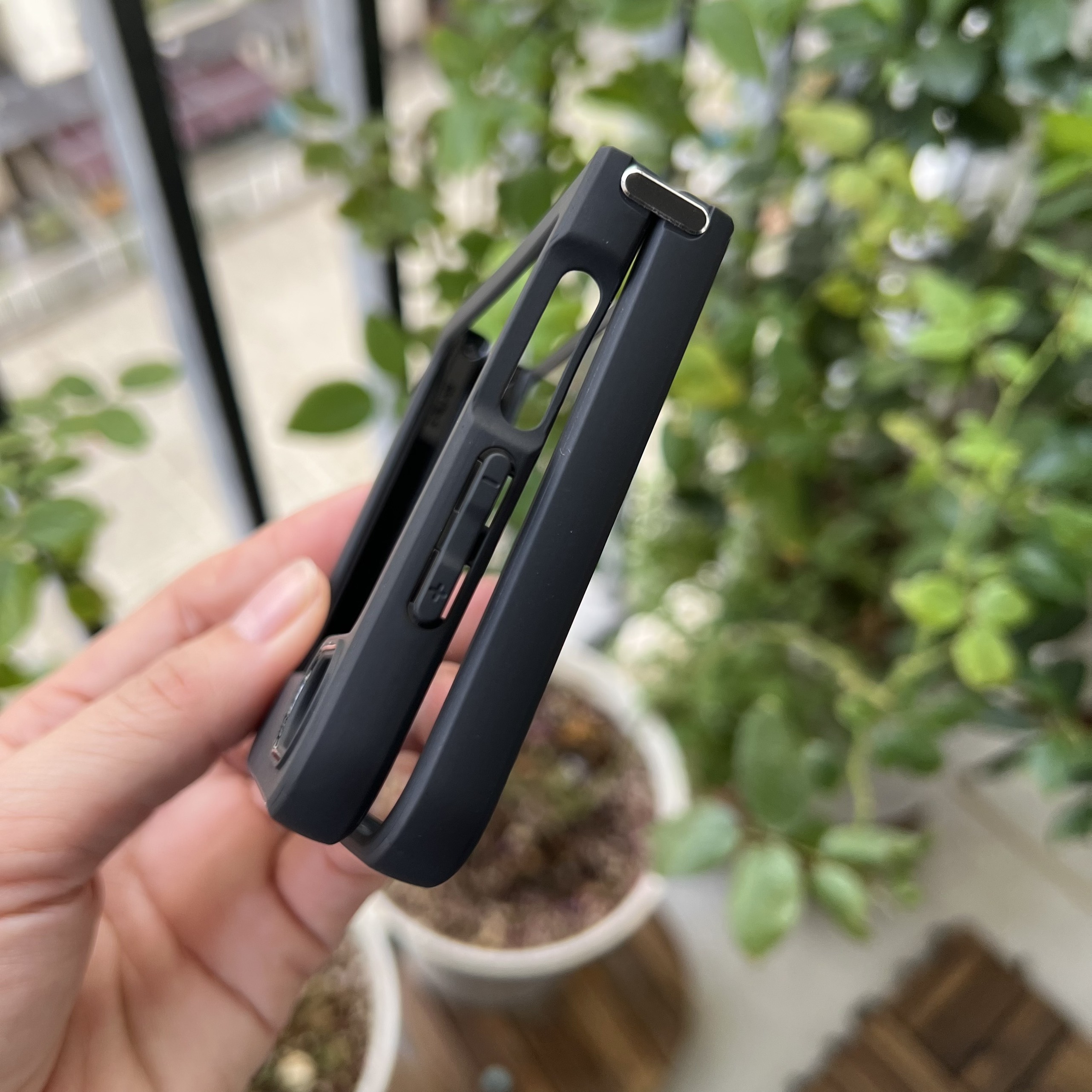 Ốp lưng cho Galaxy Z Flip 5 Likgus trong viền màu- hàng chính hãng
