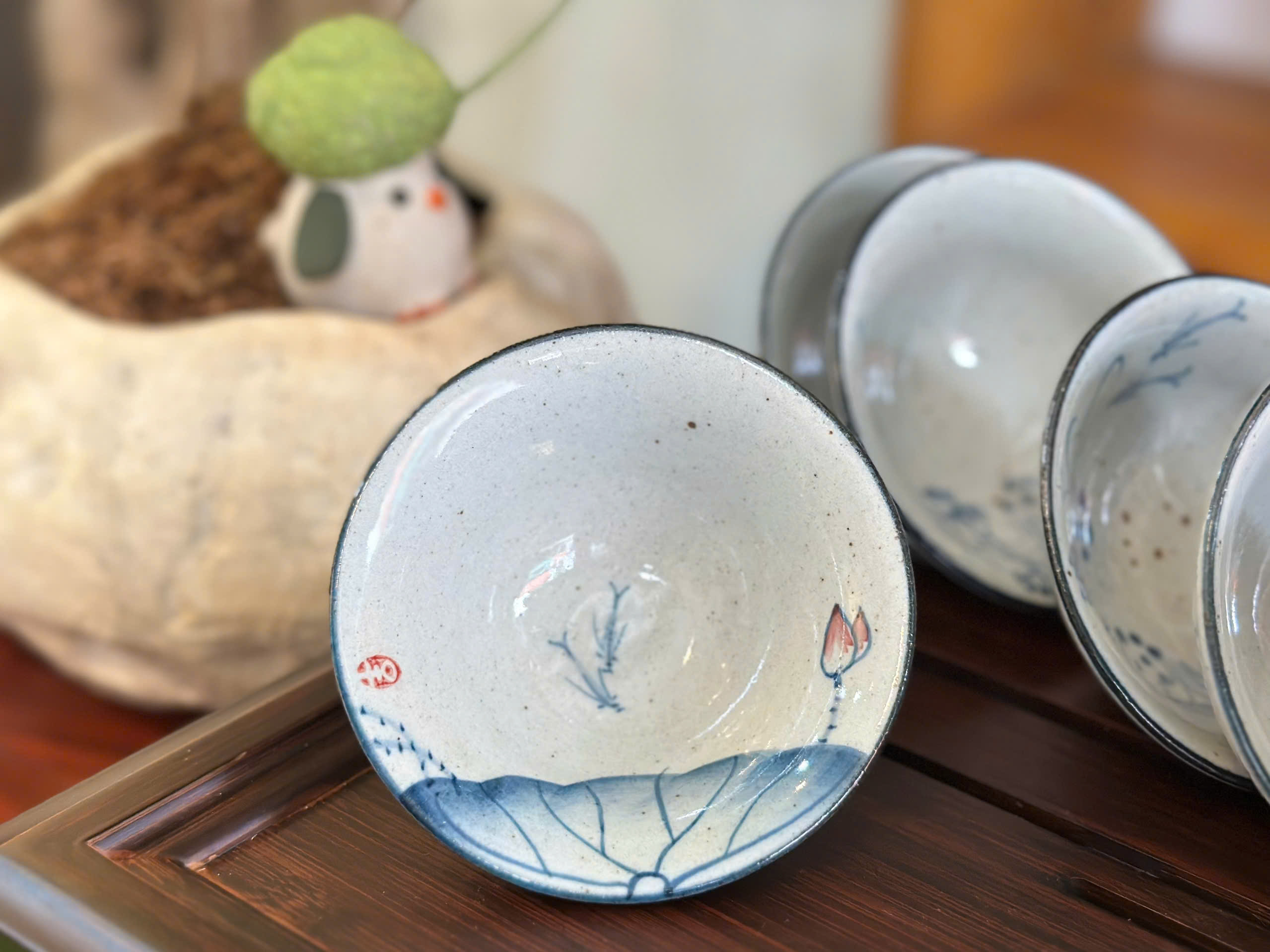 CHÉN NÓN SỨ MEN TRO HỌA TIẾT VẼ TAY - DUNG TÍCH 85ML - conical tea cup