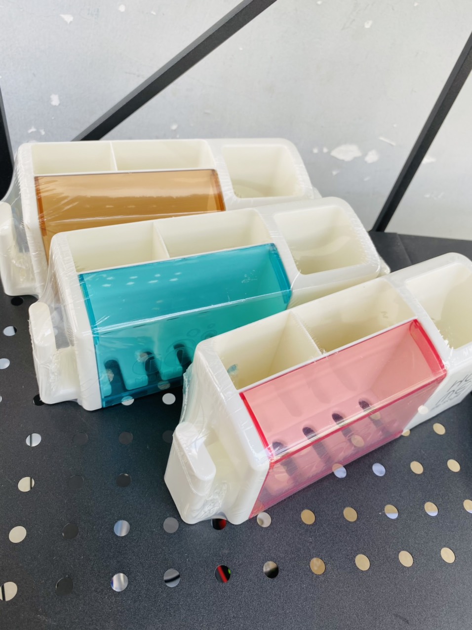 Kệ đựng bàn chải và kem đánh răng