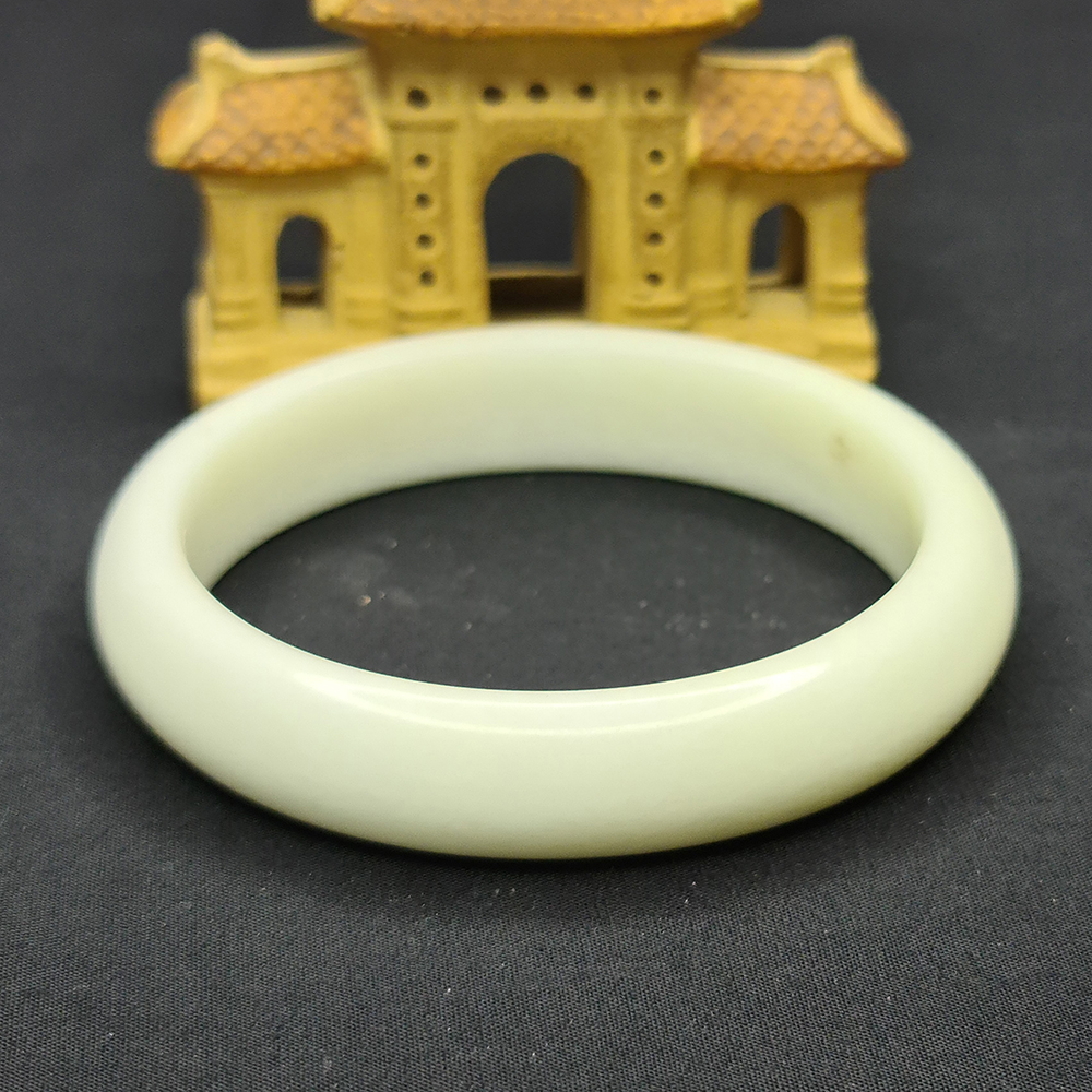 Vòng Tay Dạng Bản Liền Nguyên Khối Đá Ngọc Serpentine Trắng - Mx