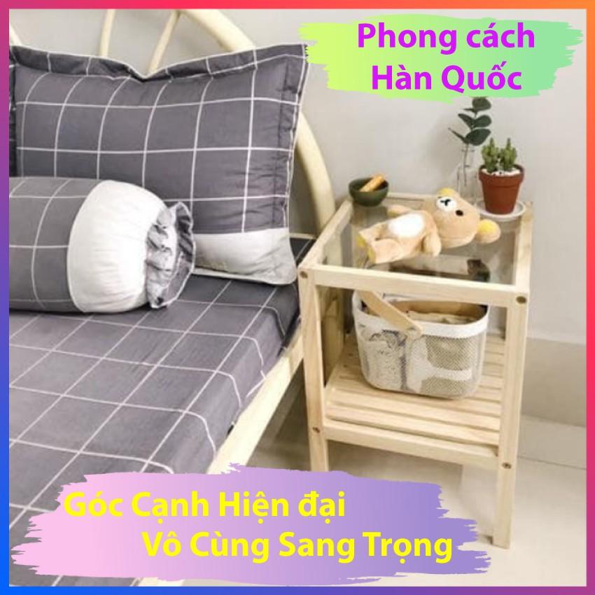 Kệ đầu giường gỗ A295 kiểu Hàn Quốc 2 tầng vuông mặt kính, chất liệu gỗ thông qua xử lý không mối mọt, đảm bảo bền đẹp