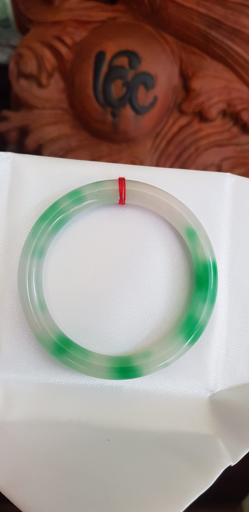 Vòng tay nữ đá Cẩm Thạch tự nhiên mới TR LÝ A Sịn 52mm x chột 8mm Vòng màu trắng vân xanh lý bóng đẹp nữ 50kg - 54kg đeo ạ