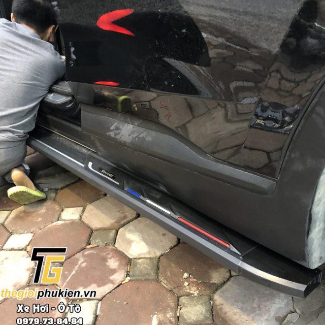 Bậc, Bệ bước chân Hyundai Santafe 2021 mẫu nhôm đúc kẻ chỉ
