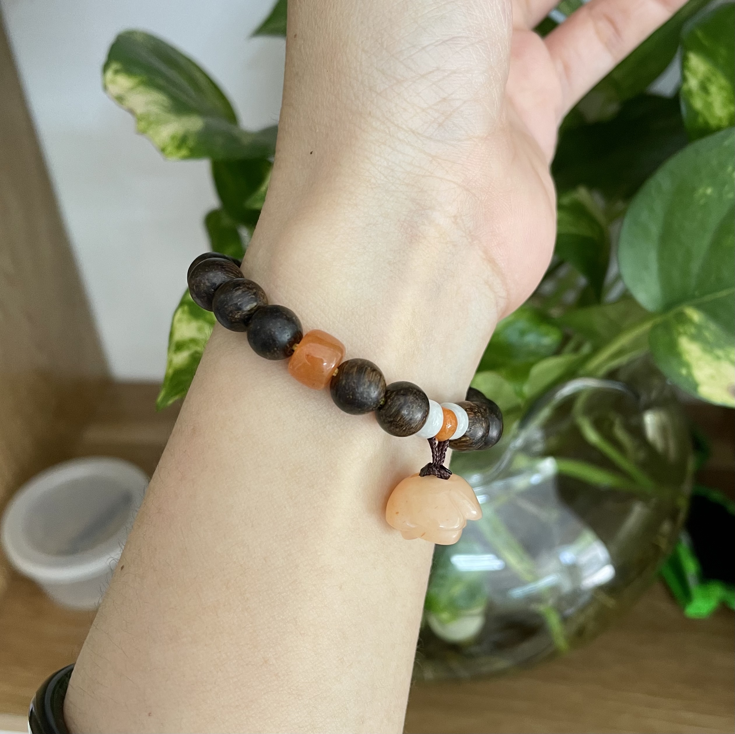 Vòng trầm gió Indo chìm 8 ly phối đá